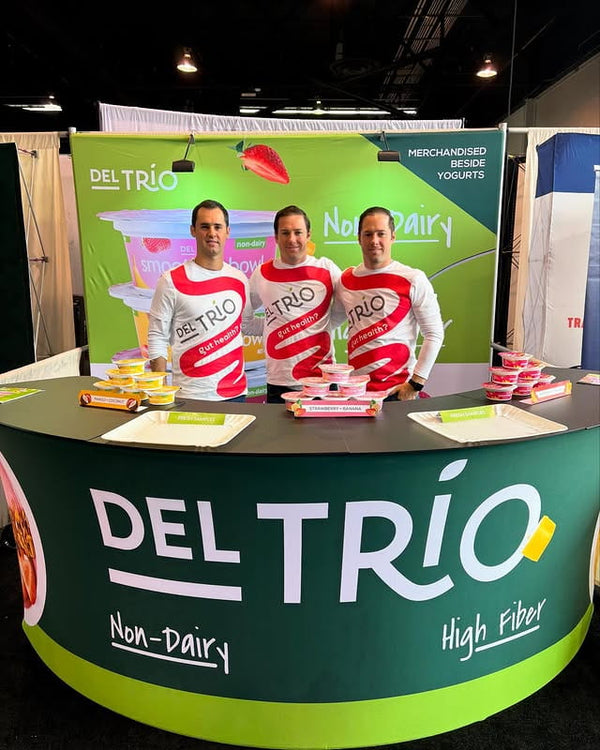 8ft Curved Tension Fabric Counter with Del Trio green white display